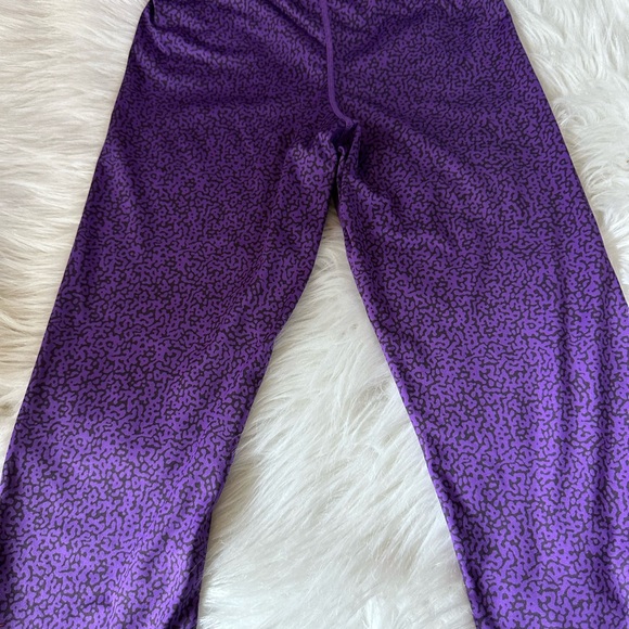 EUC Nike Pro Purple and Black Patterned Cropped Leggings Size M - Picture 4 of 4